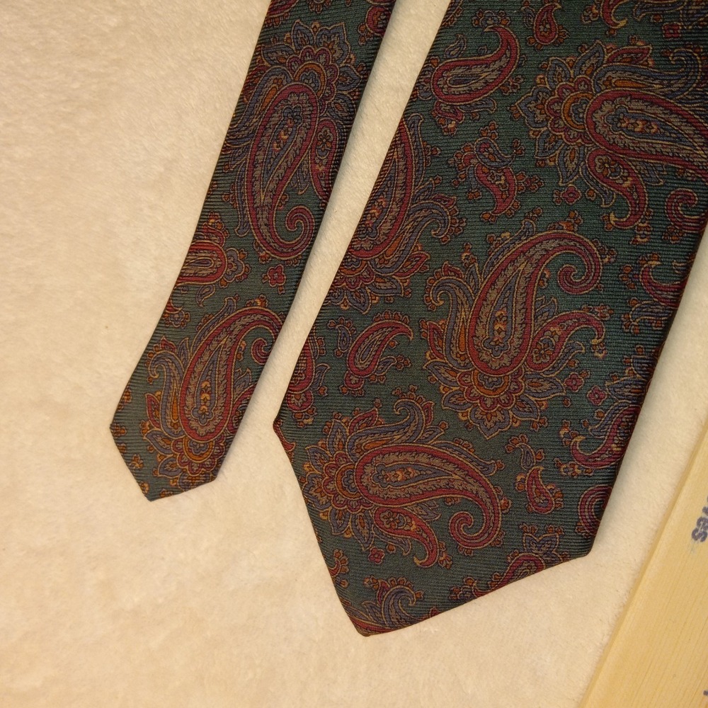 vintage hathaway GREEN RED paisley silk necktie 57"x3"